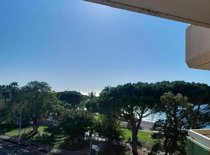 Port Plage Centre Ville Et Soleil